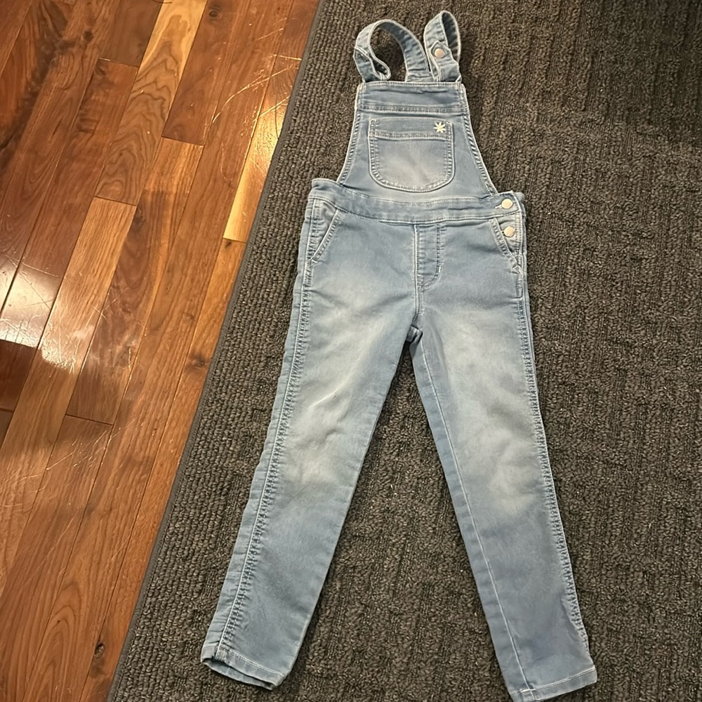 Size 6 adorable Jean overalls!